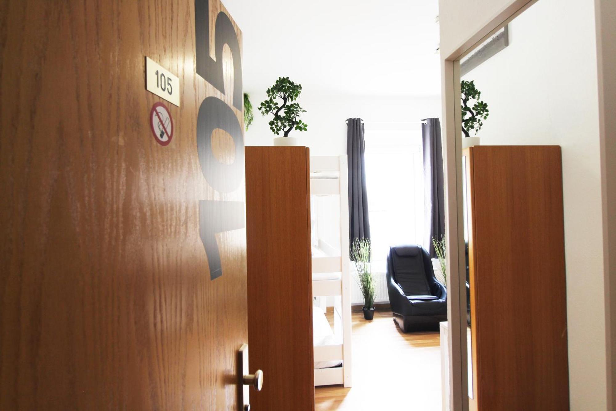 Hotel Ulm Zentrum - Komplettes Zimmer, Hochbett, Android Tv & Eigenem Bad - Perfekt Fuer Familien & Gruppen Exterior photo