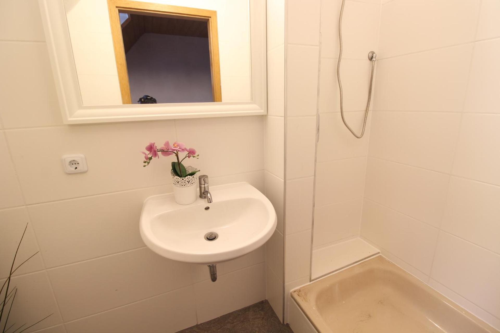 Hotel Ulm Zentrum - Komplettes Zimmer, Hochbett, Android Tv & Eigenem Bad - Perfekt Fuer Familien & Gruppen Exterior photo