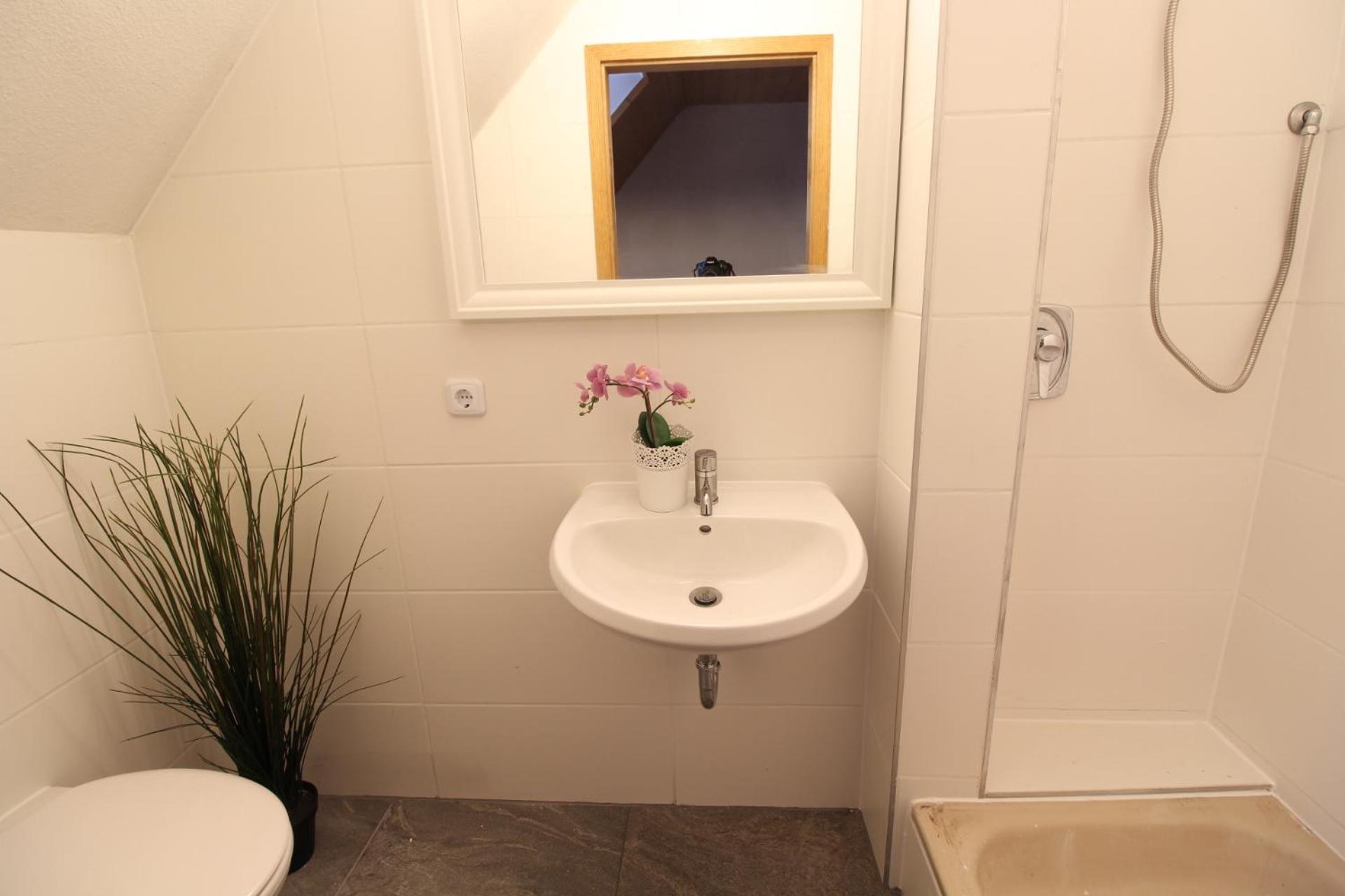 Hotel Ulm Zentrum - Komplettes Zimmer, Hochbett, Android Tv & Eigenem Bad - Perfekt Fuer Familien & Gruppen Exterior photo